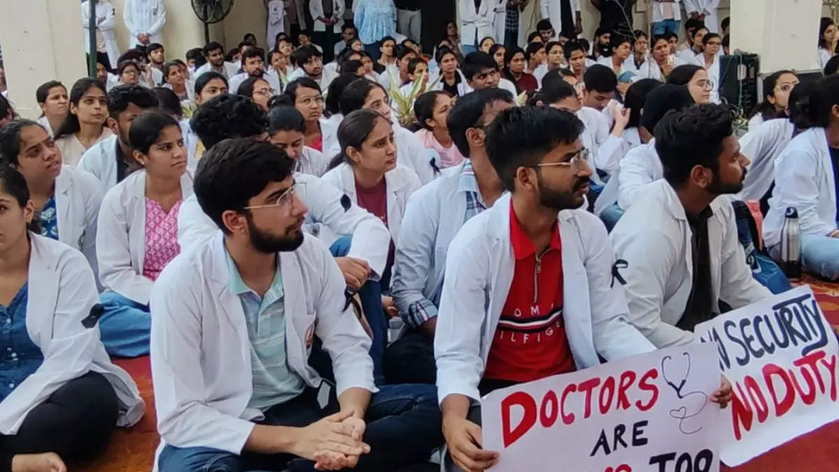 Amid Junior Doctors' Strike, West Bengal Appoints New Directors for Medical Education and Health Services