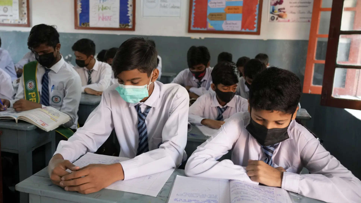 Delhi and Noida schools shift to online classes for all grades, DU to hold online lectures until Nov 23 amid Delhi's record low air quality