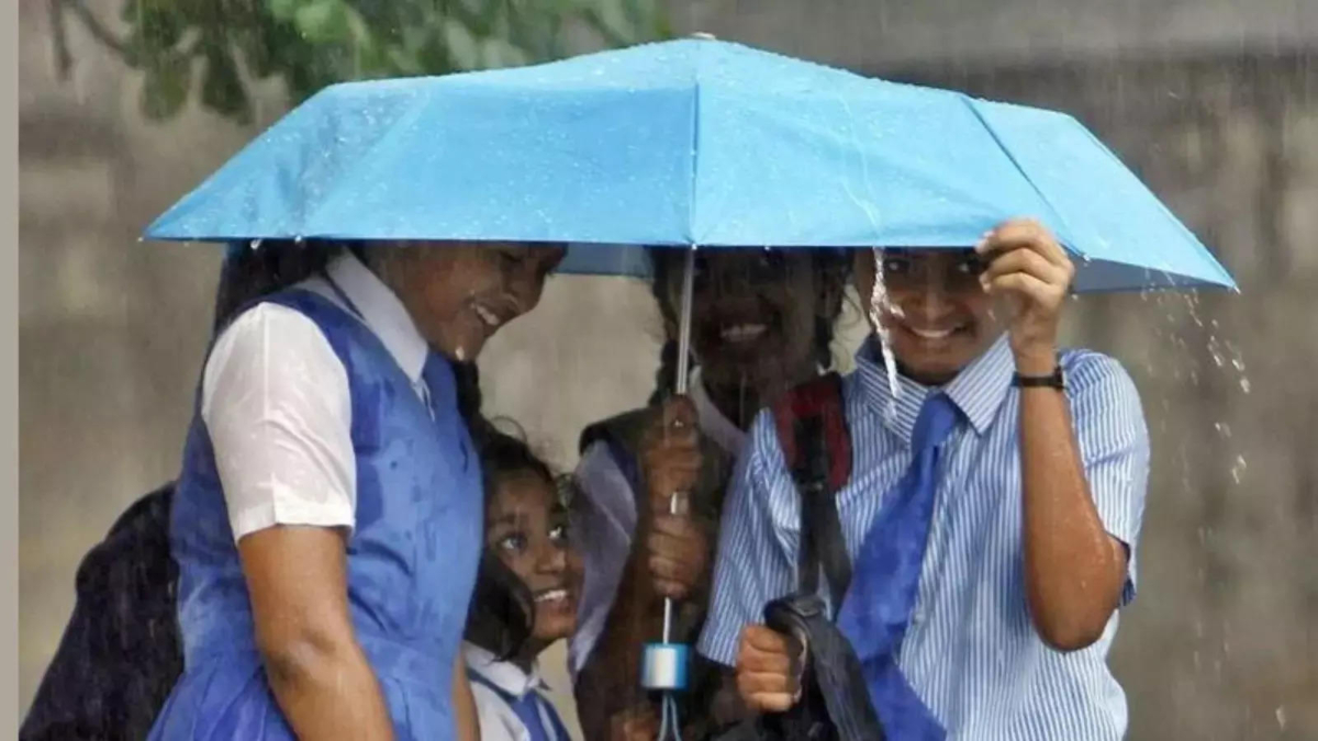 Tamil Nadu schools closed as Cyclone Fengal set to make landfall today: Heavy rain alert issued for these districts