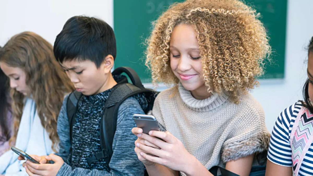 Canada implements cell phone ban in classrooms: Will it be a cure for distraction in teens?